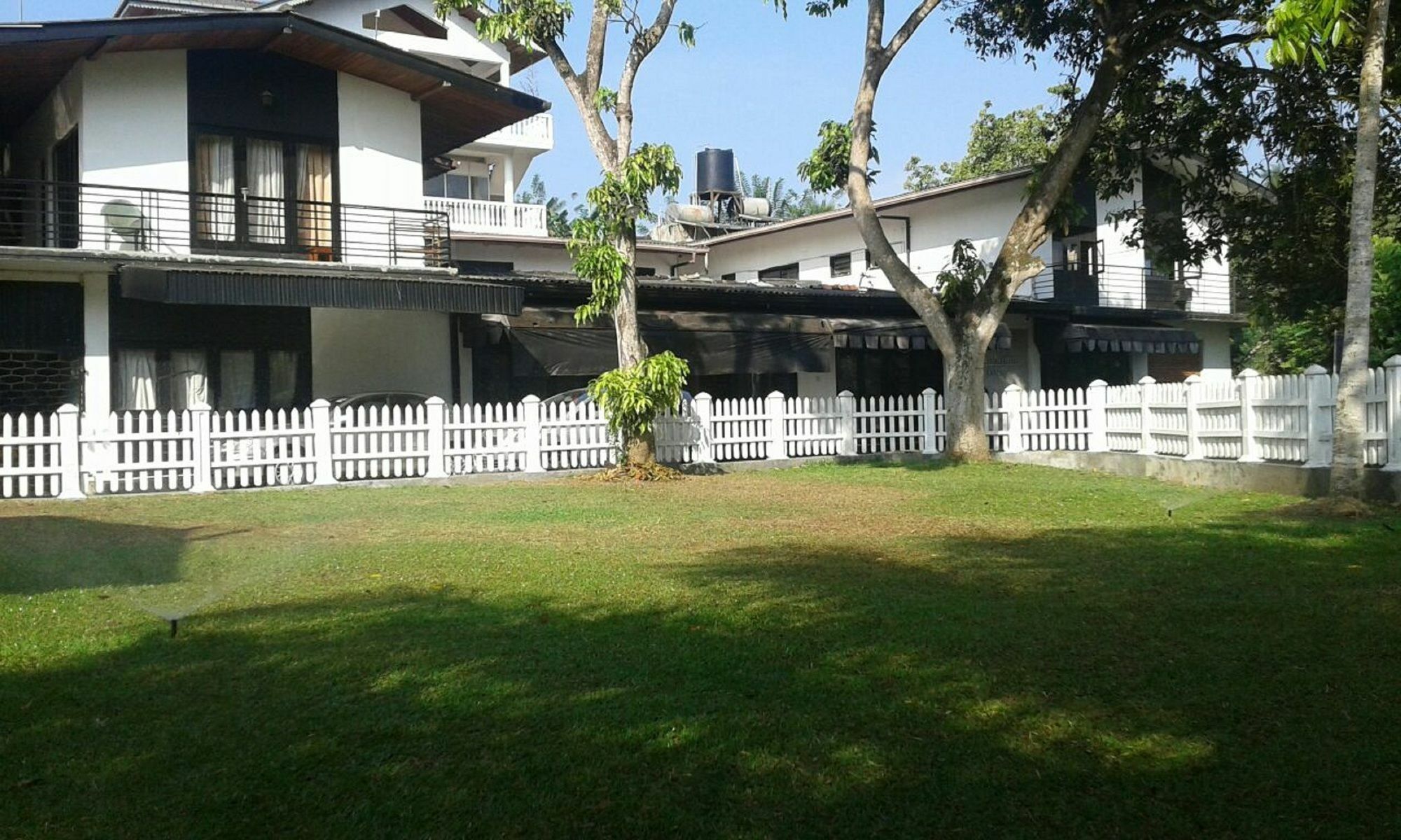 Oyo 479 Water Front Hotel Kandy Eksteriør bilde