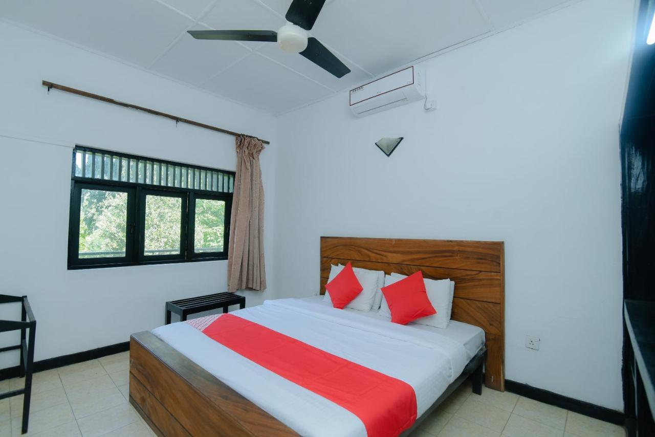 Oyo 479 Water Front Hotel Kandy Eksteriør bilde