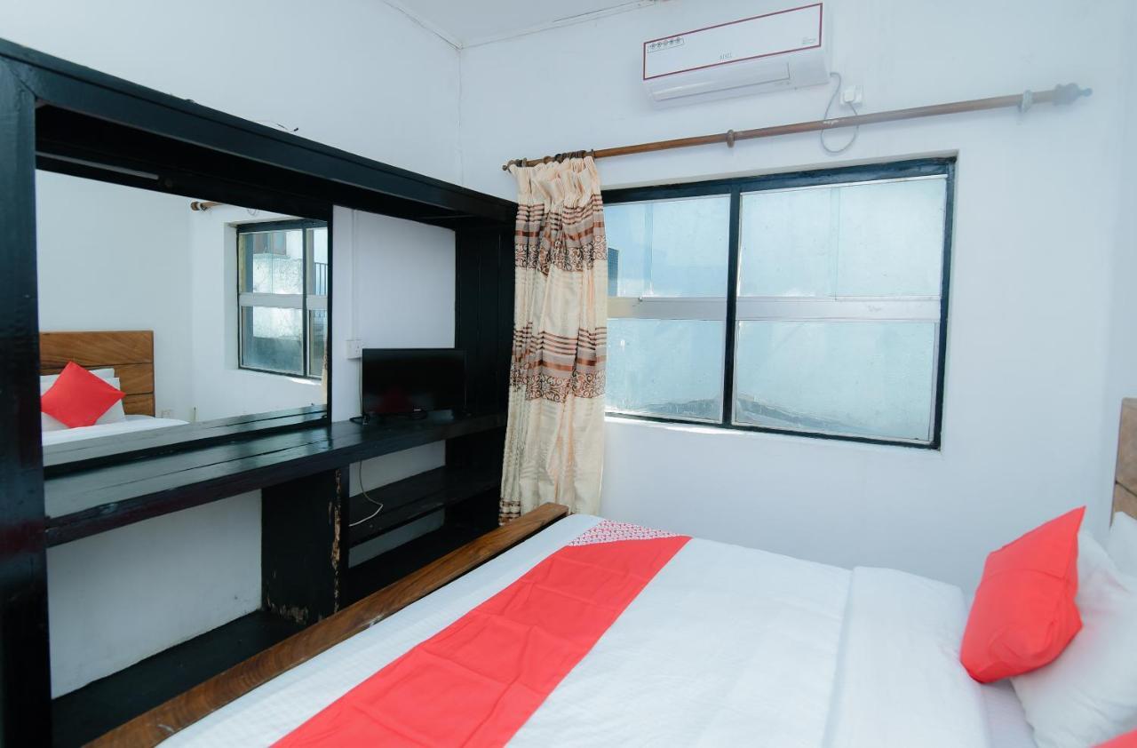 Oyo 479 Water Front Hotel Kandy Eksteriør bilde