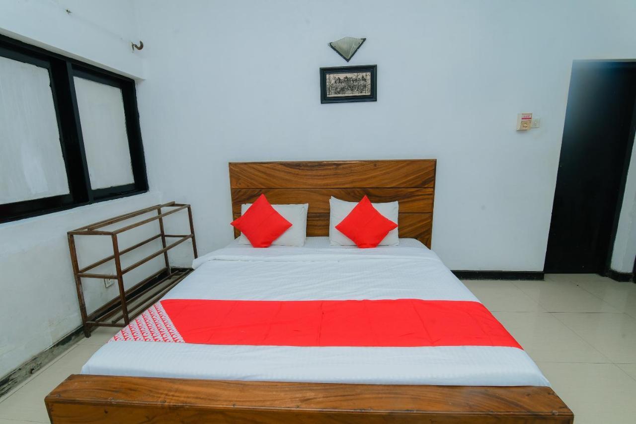 Oyo 479 Water Front Hotel Kandy Eksteriør bilde