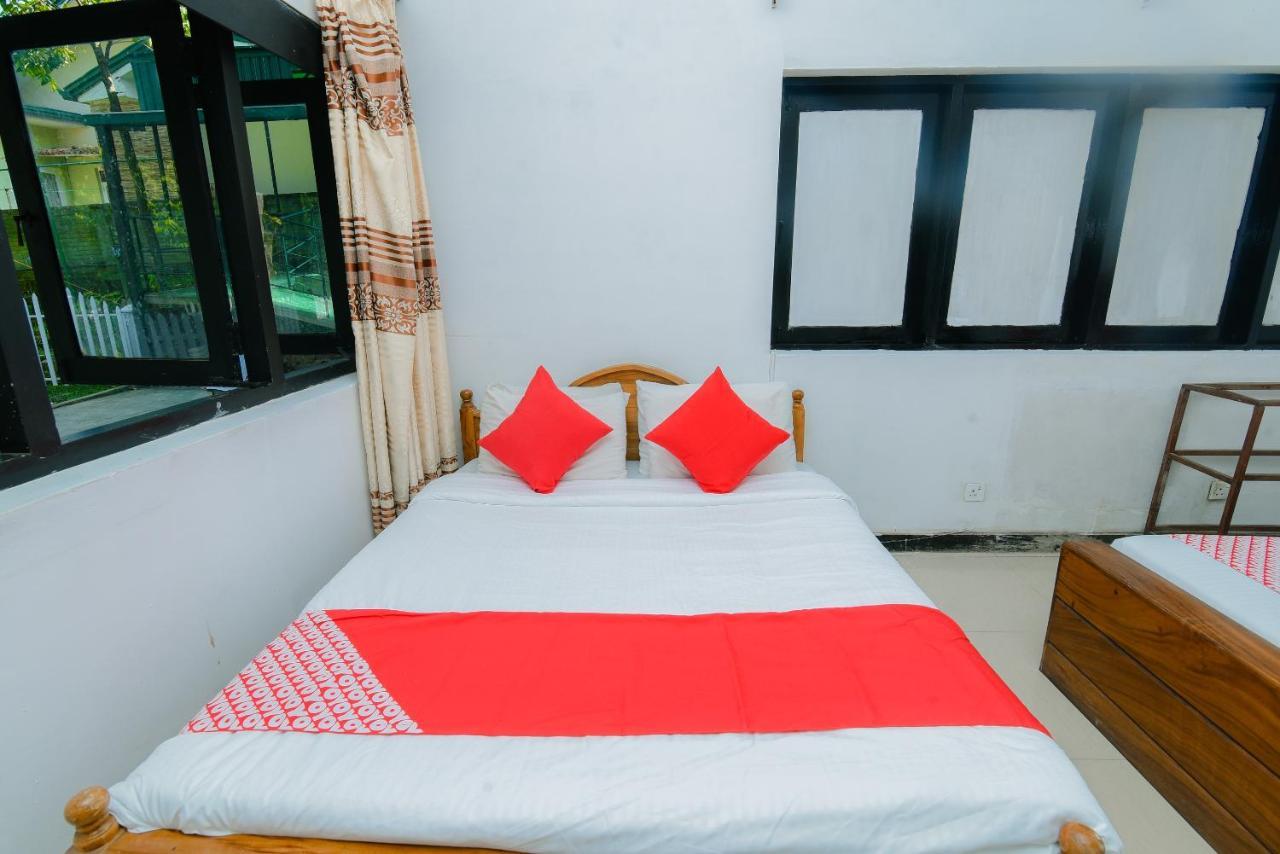 Oyo 479 Water Front Hotel Kandy Eksteriør bilde
